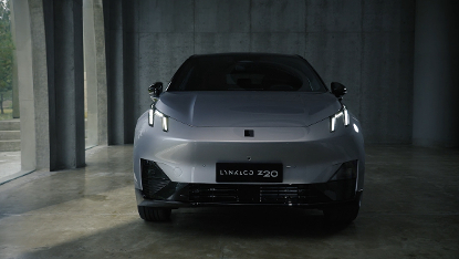 领克Z20曜红版这次的“外银内红”设计，我真的挺喜欢银色外观很干净、日常开也不挑