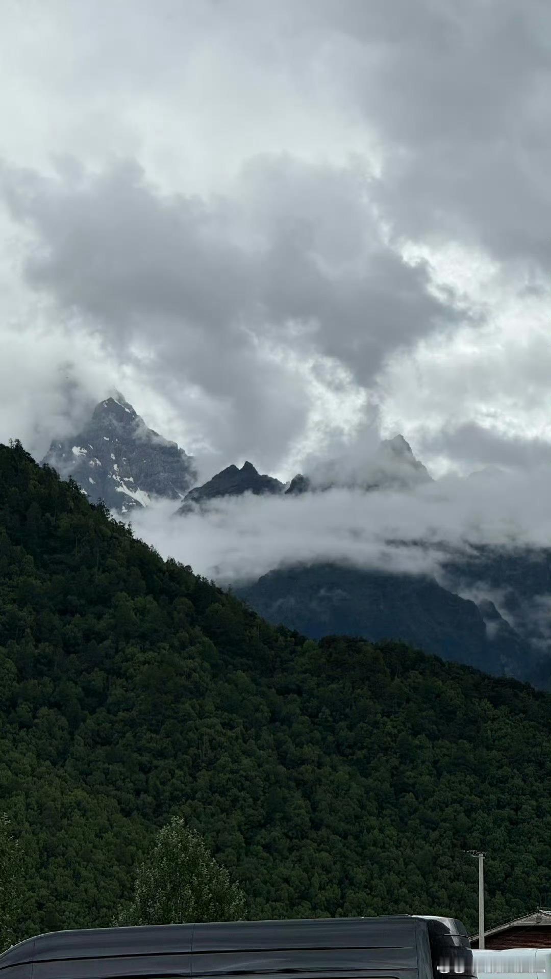 每个人心中都有一座未登峰未必人人都要勇闯雪山，但每个人心中都有一座未登峰。那是执
