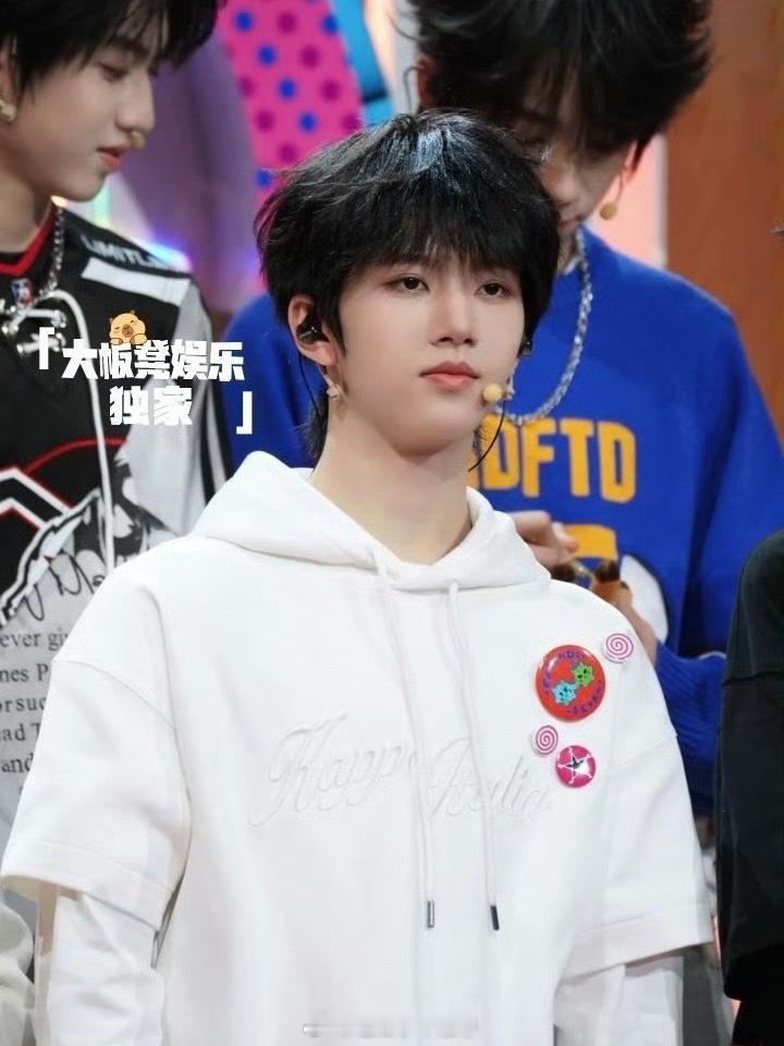 tf四代地方春晚高清怼脸图🈶：王橹杰 张桂源 杨博文 陈奕恒 左奇函 陈浚铭 