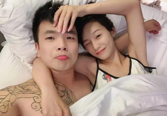 一句"表哥，我出来了喔"曾经刷屏全网，00后广西姑娘李KK靠着独特的方言口音和甜