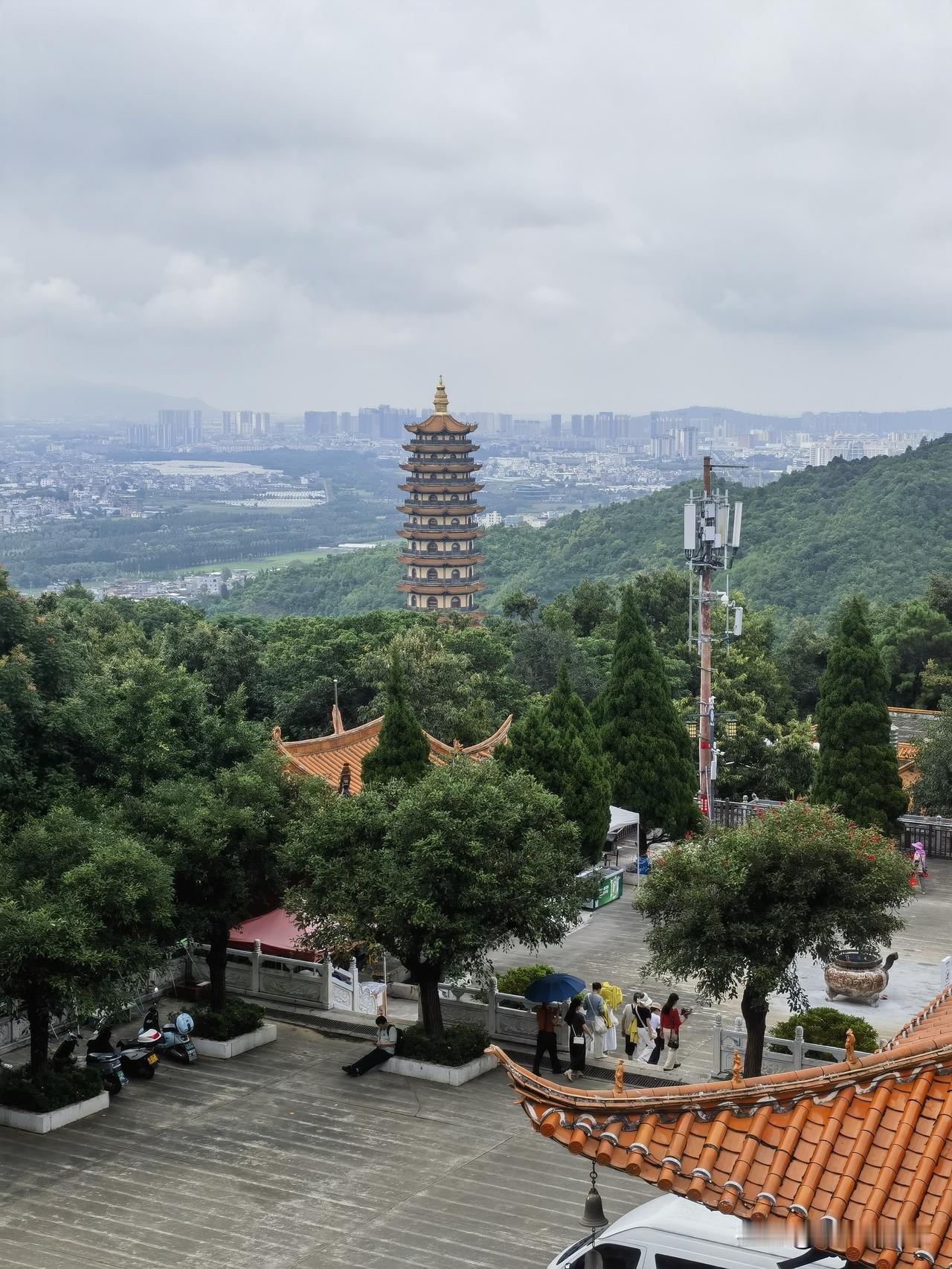 顶尖数学应届生年薪百万美元，硅谷与华尔街上演人才争夺战。
近日，美国硅谷的AI巨