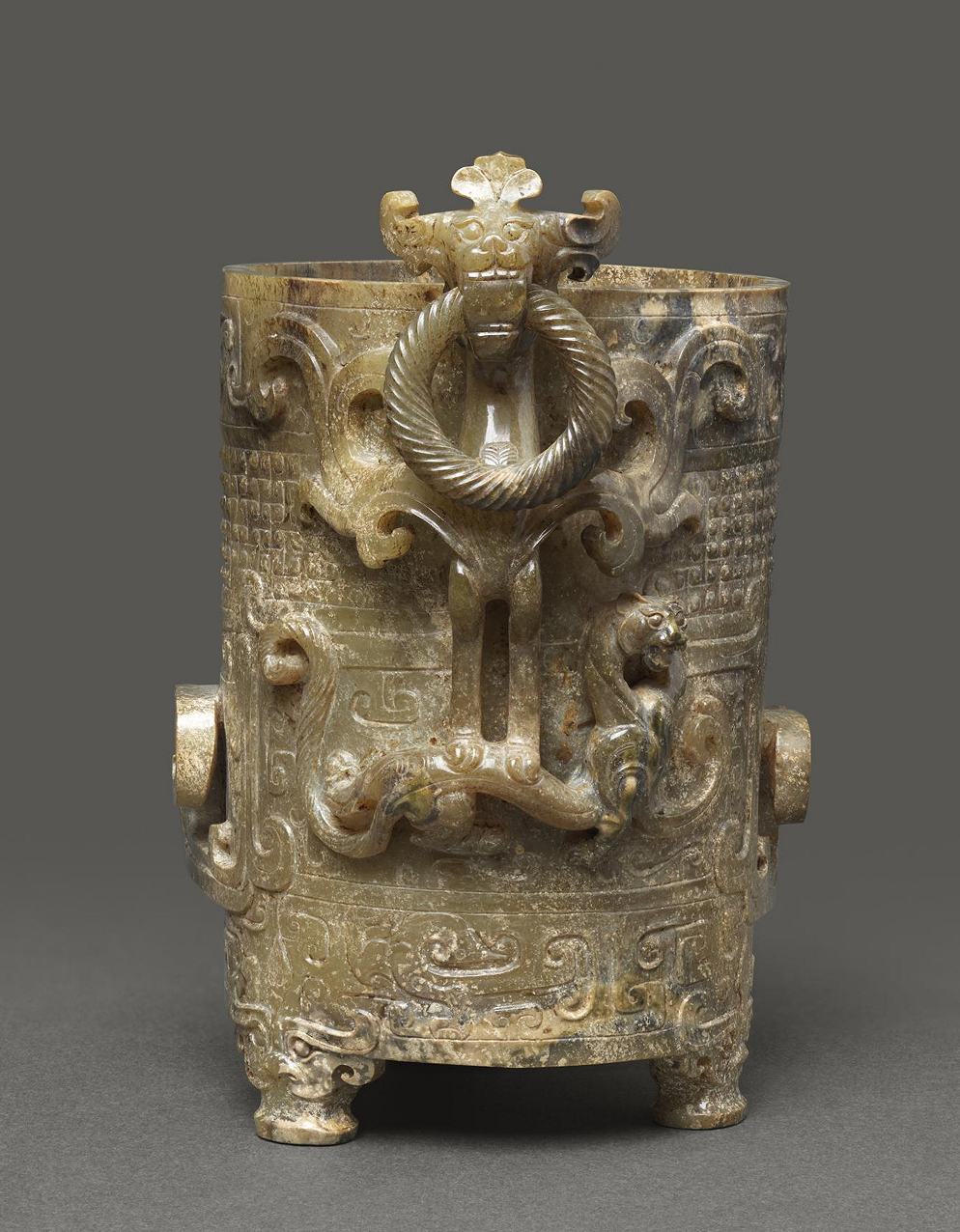 安徽巢湖市博物馆藏1997年巢湖市北山头一号汉墓出土西汉朱雀衔环踏虎玉卮 