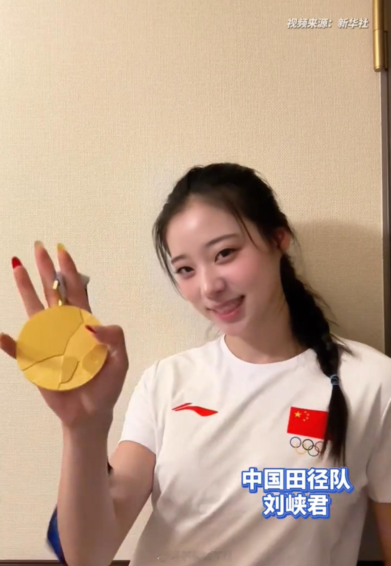 亚运赛场刮起青春旋风，中国“小孩哥”“小孩姐”实力摘金后，开启花样炫金牌模式：展