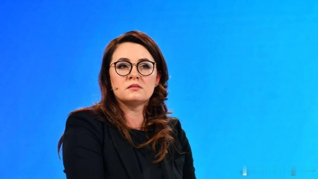 乌克兰媒体： ️乌克兰最高拉达批准斯维里登科出任乌克兰总理。她成为继季莫申科之后