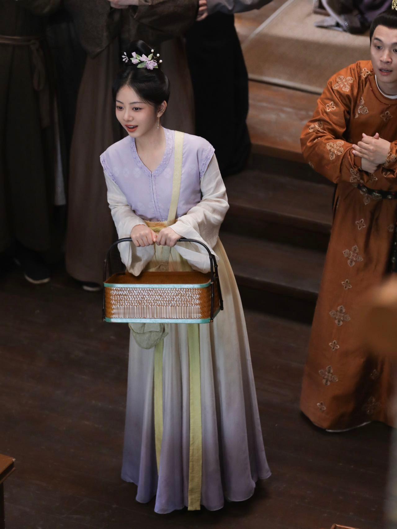 季英英有自己的蜀锦高定 🈶 谭松韵《蜀锦人家》演绎多套蜀锦裙，季英英有自己的“