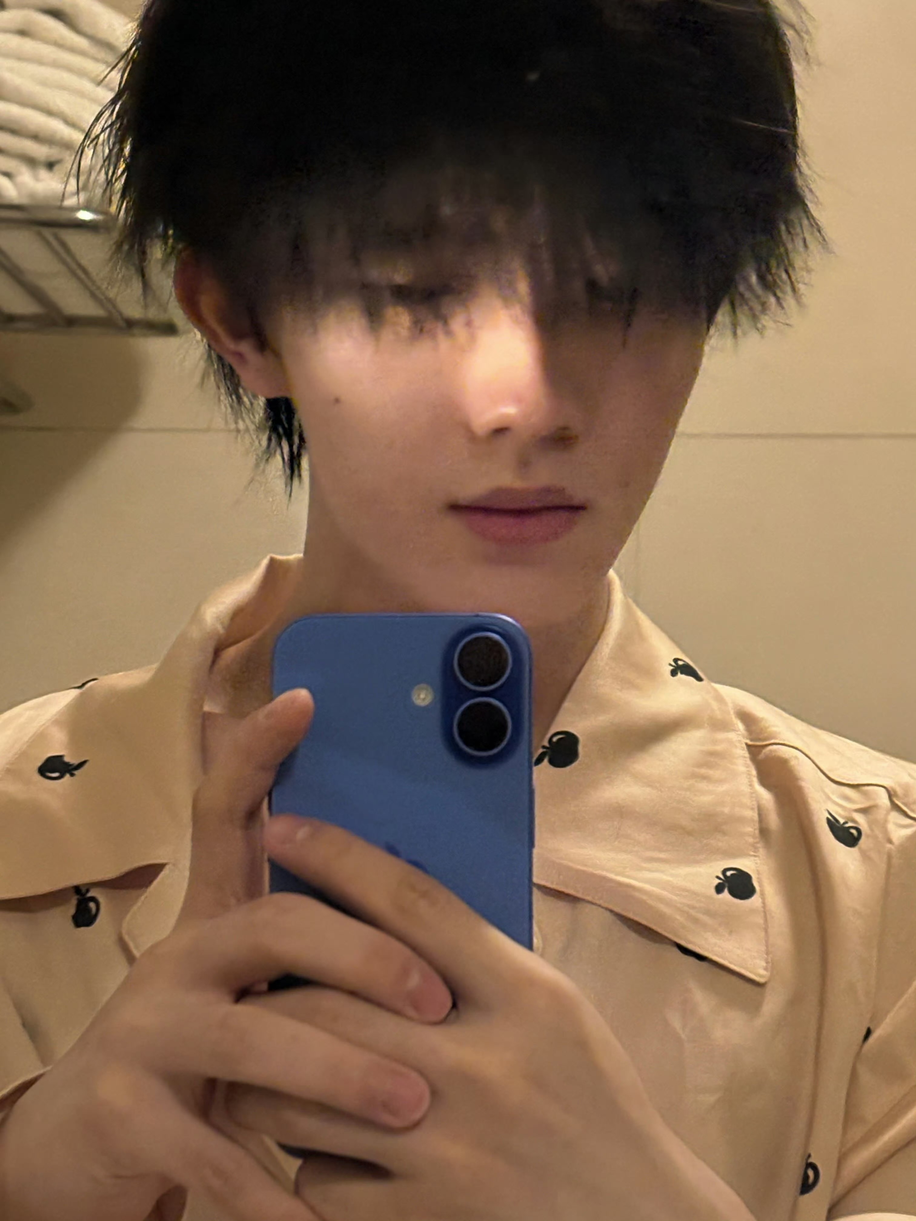 苏新皓洗完澡live营业 苏新皓洗完澡live营业三宫格湿发live放送深夜的睡