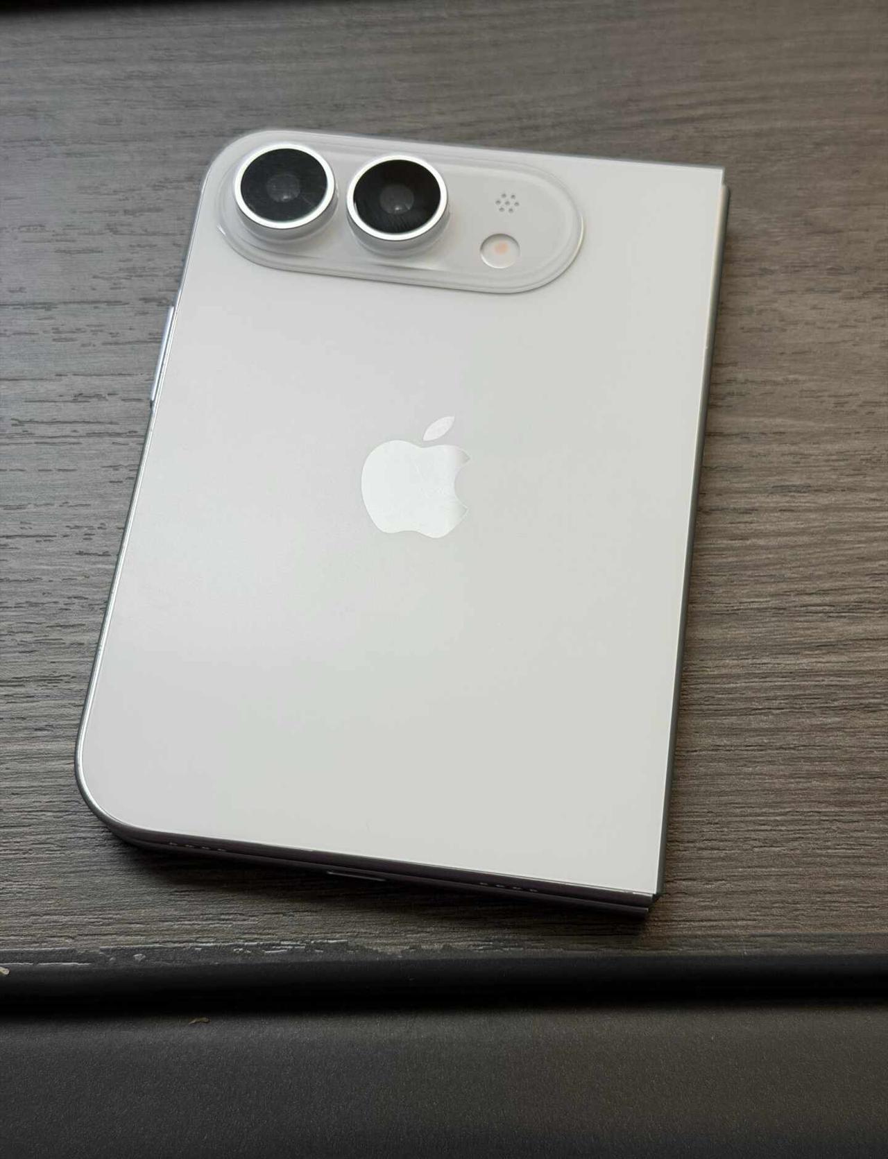 iPhone18 折叠屏抢先上手，能买吗
iPhone18 折叠屏抢先上手，能买