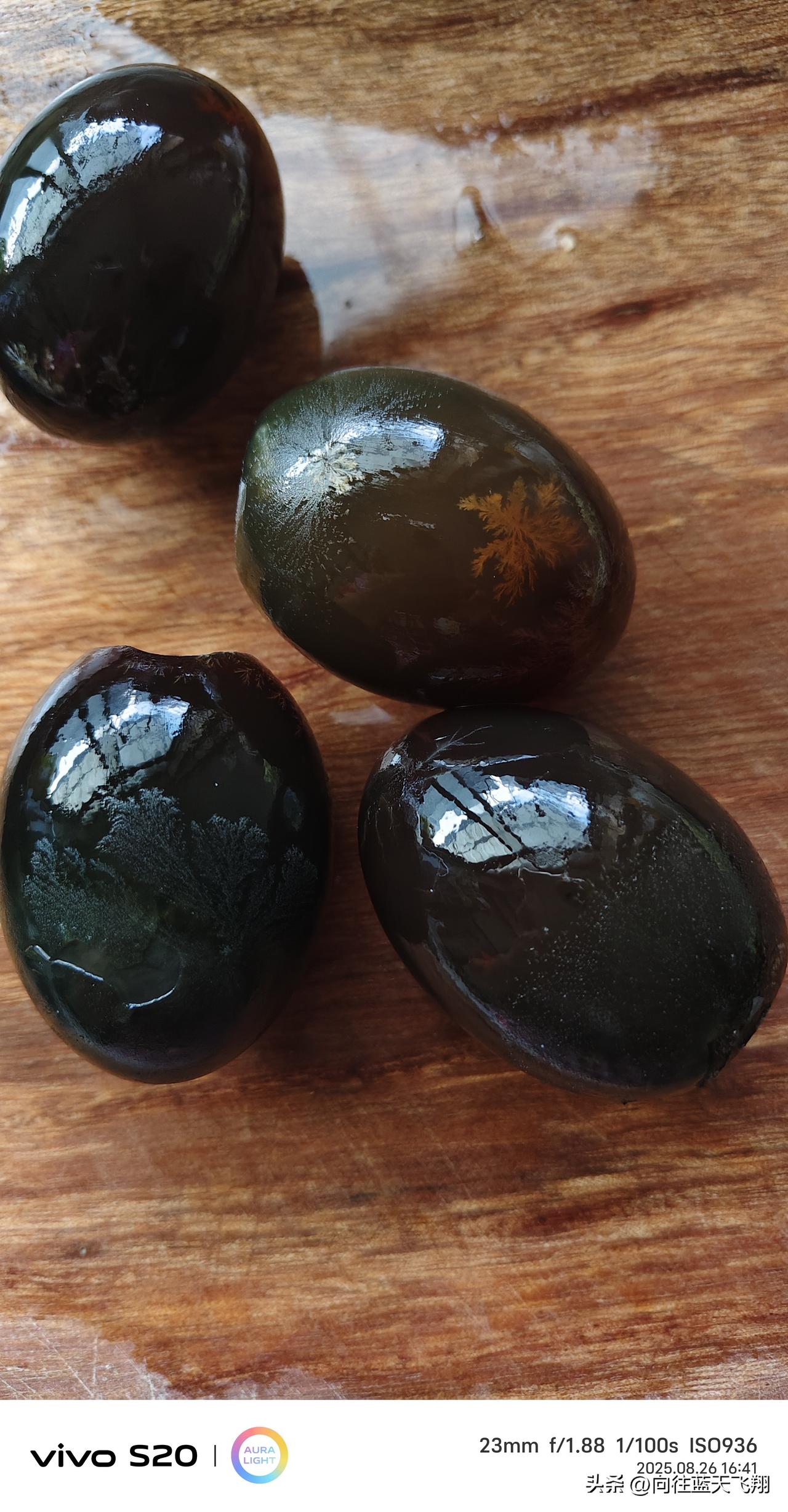 皮蛋一身花
试问何师纹