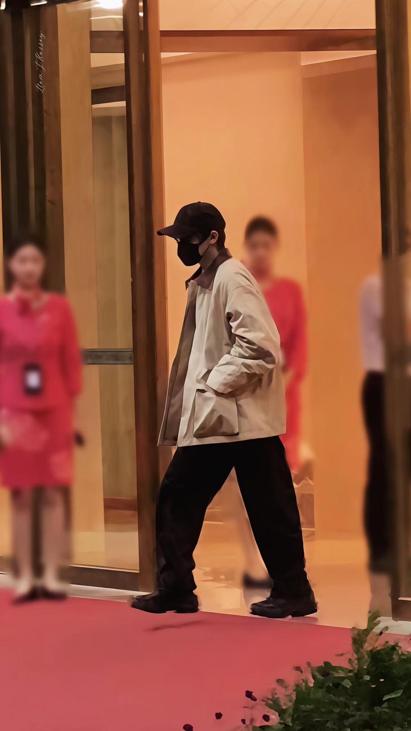 #易烊千玺真的来福州了#，微风也为他传递着消息！#易烊千玺抵达福州#，每一帧都是