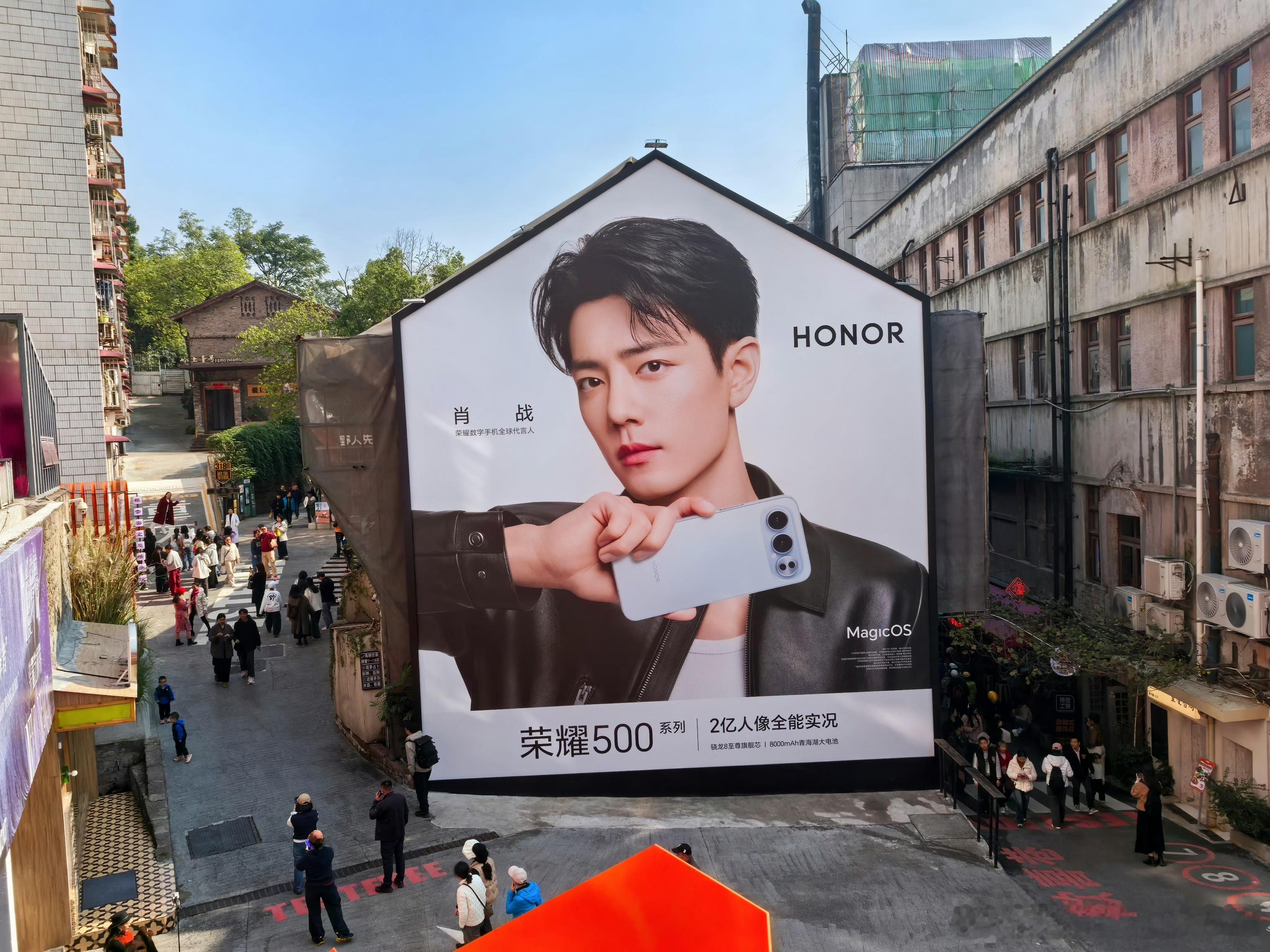 肖战之前是荣耀500，现在换成了欧莱雅男士预热的了！肖战 代言品牌们排队承包了