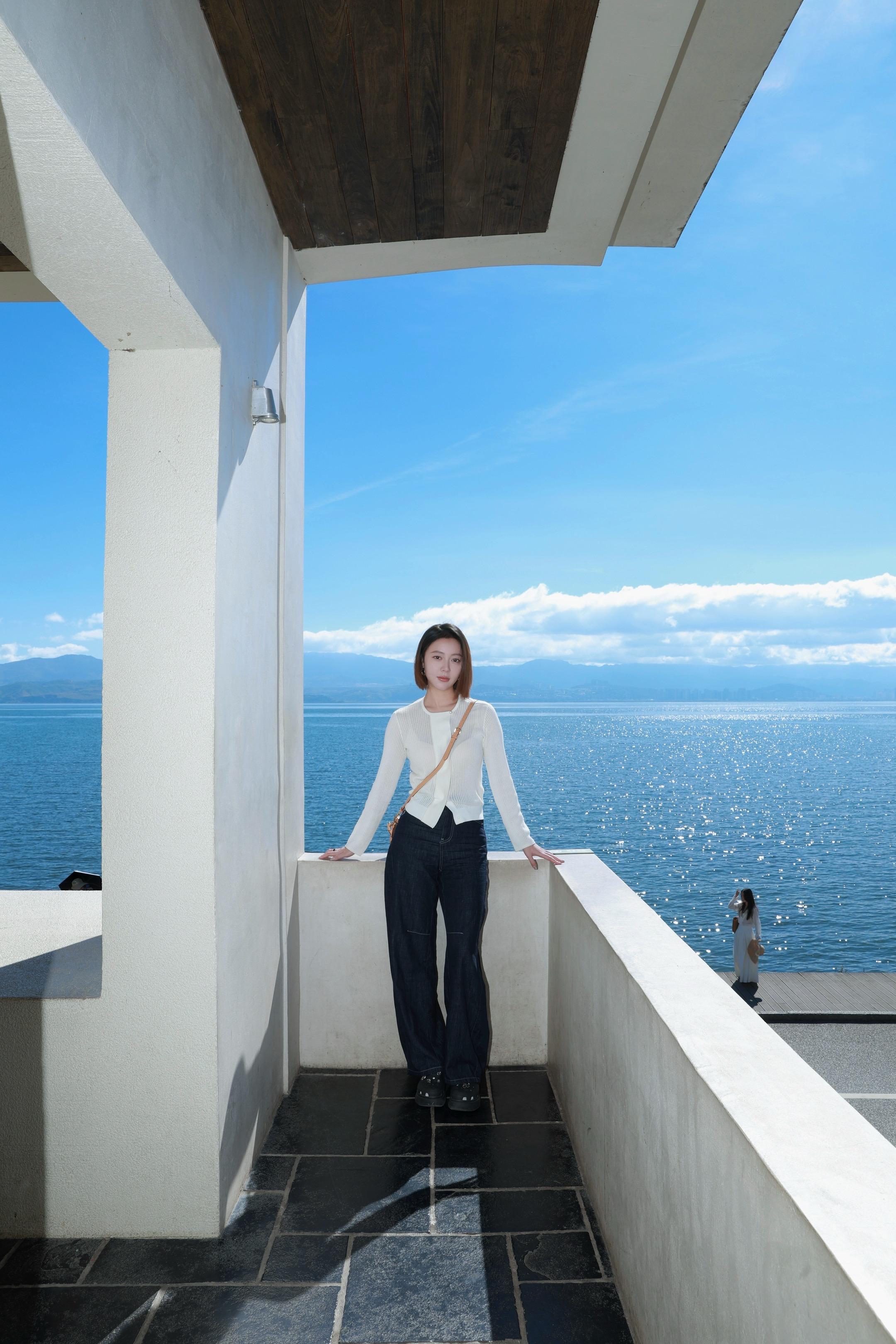 一本正经游客照 蓝色治愈系