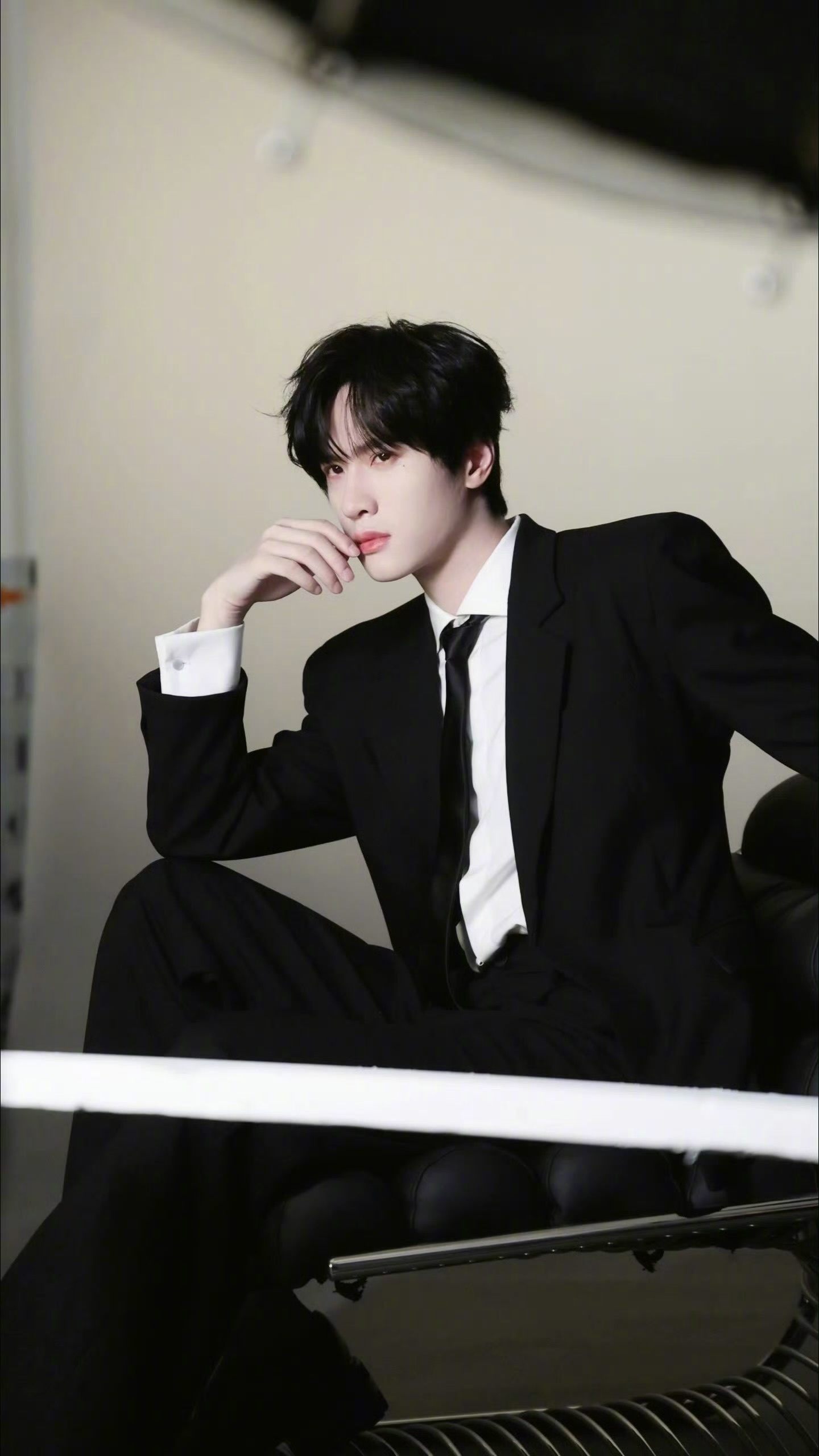 展轩live图大片 黑西装简直是Daddy级别 动起来更帅的没边😍 