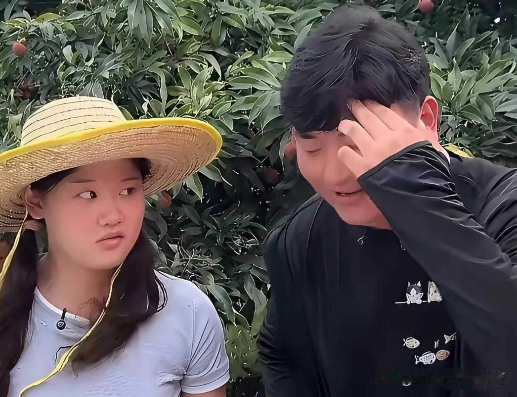 张家齐与全红婵哥哥全进华，一起助农直播带货。
两人竟然产生了很好的效果，3个小时