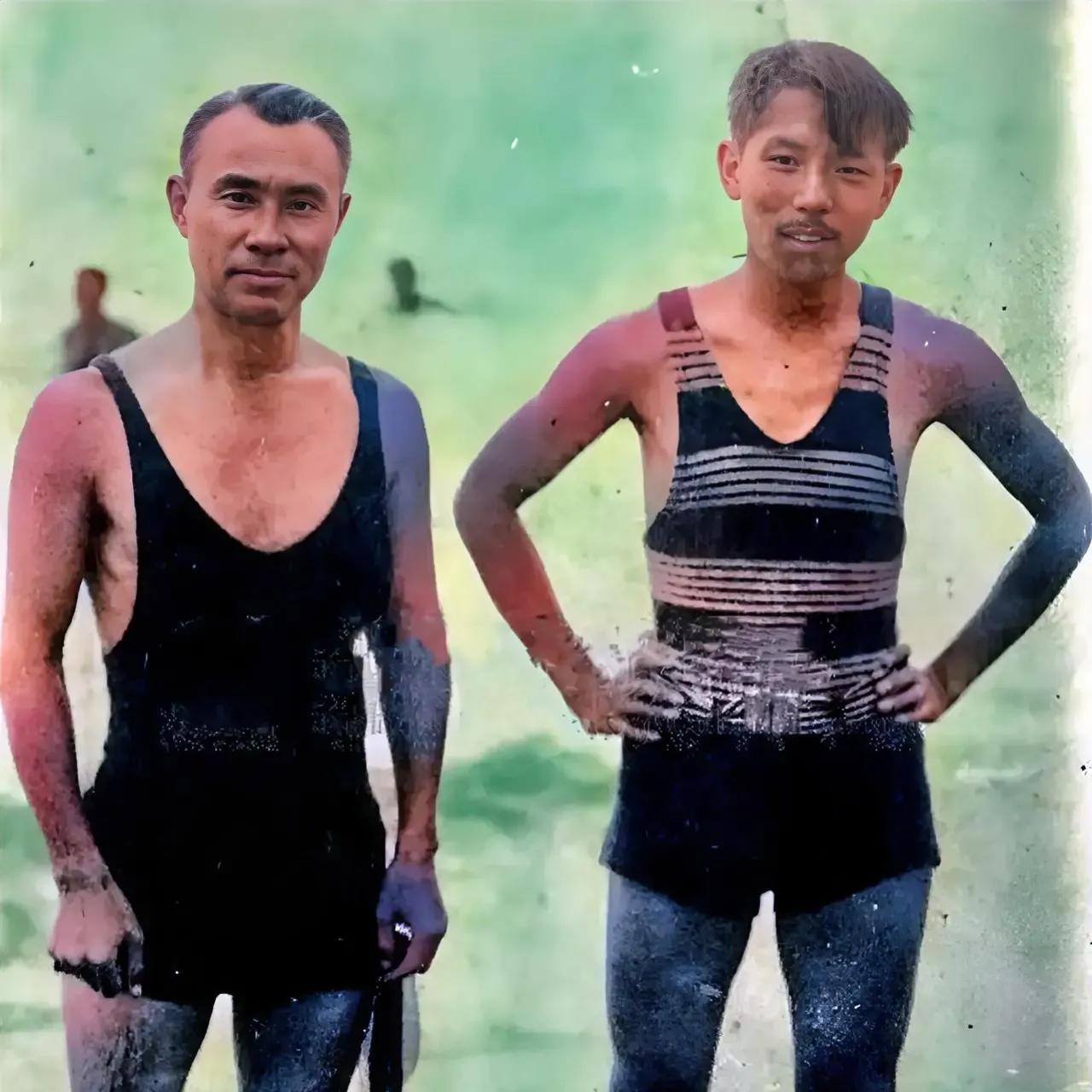 1930年，少帅一张罕见的留影，照片中的他穿着泳裤，看起来心情似乎不错。与此同时