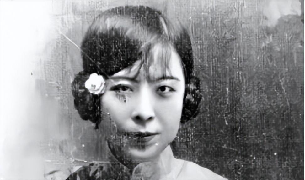 于凤至胸前溃烂赴美求医，一老外抱住她亲了一口：你终于到了
于凤至是张作霖的义女，