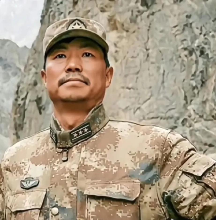 戍边英雄团长，
祁发宝参加“两会”。
其头部的伤是边境冲突中重伤导致的，
伤痕依