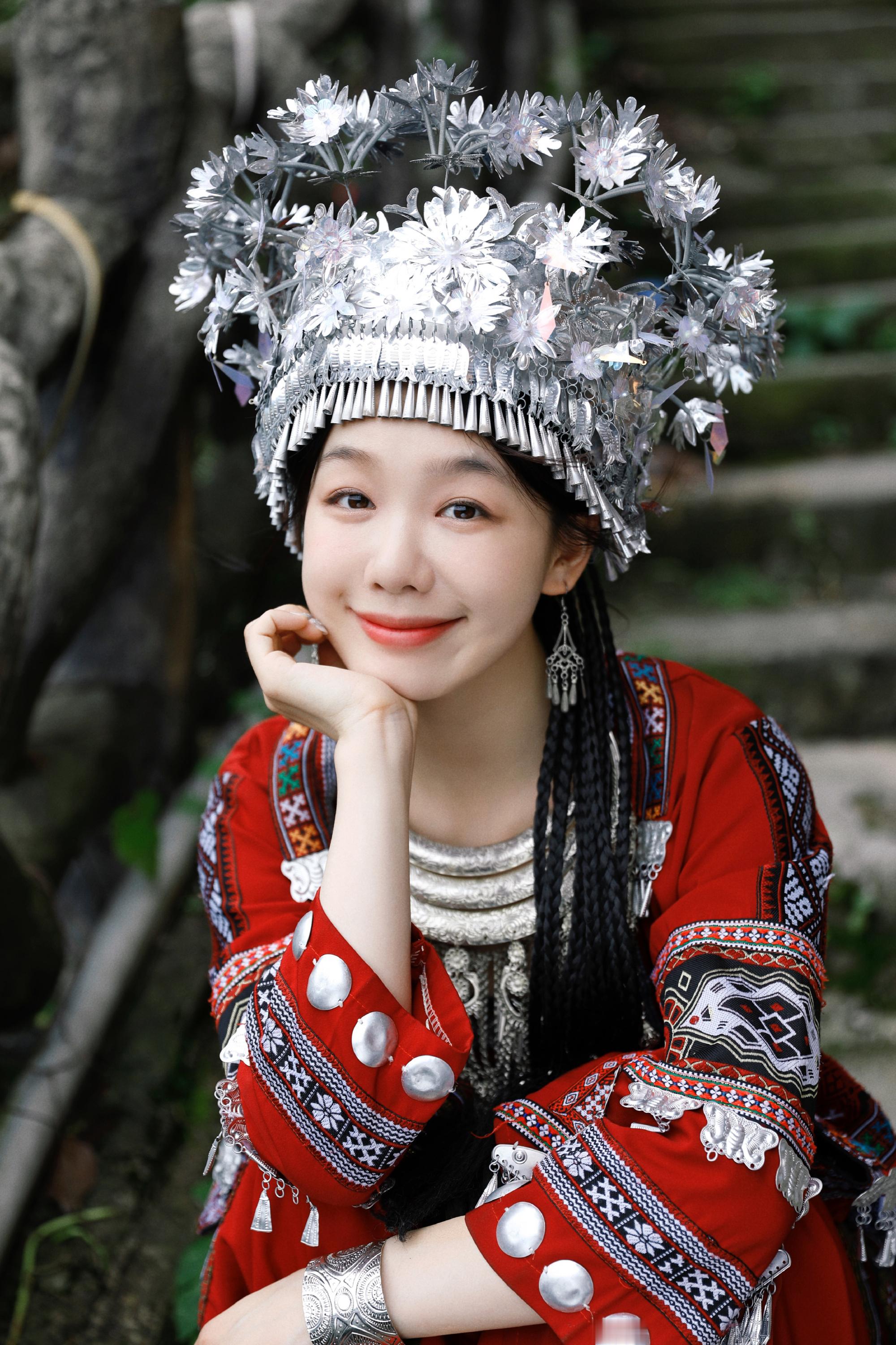 徐梦洁苗疆少女：在山间，听鼓声，寻苗音 ​​​