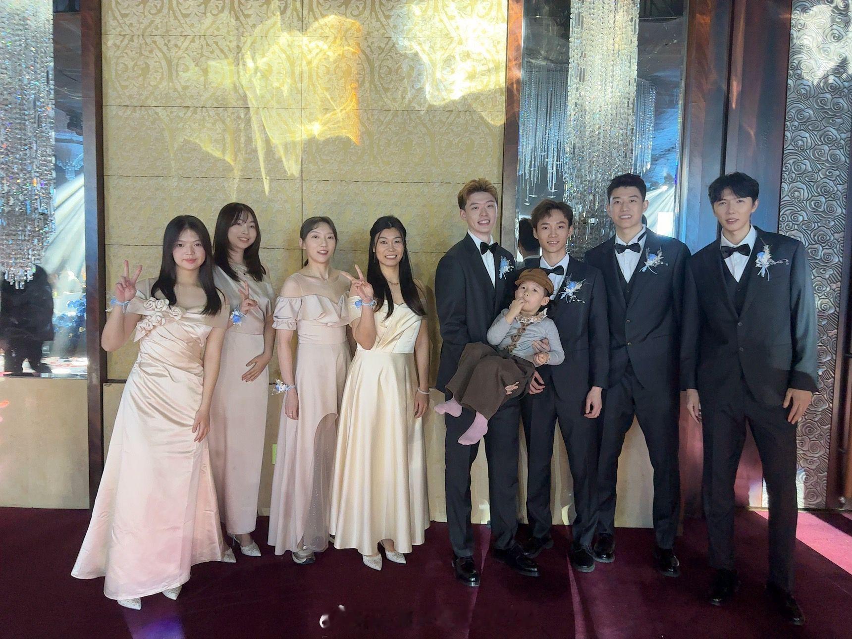 黄雅琼刘雨辰婚礼【伴郎&伴娘】闪亮登场 热点现场新婚快乐