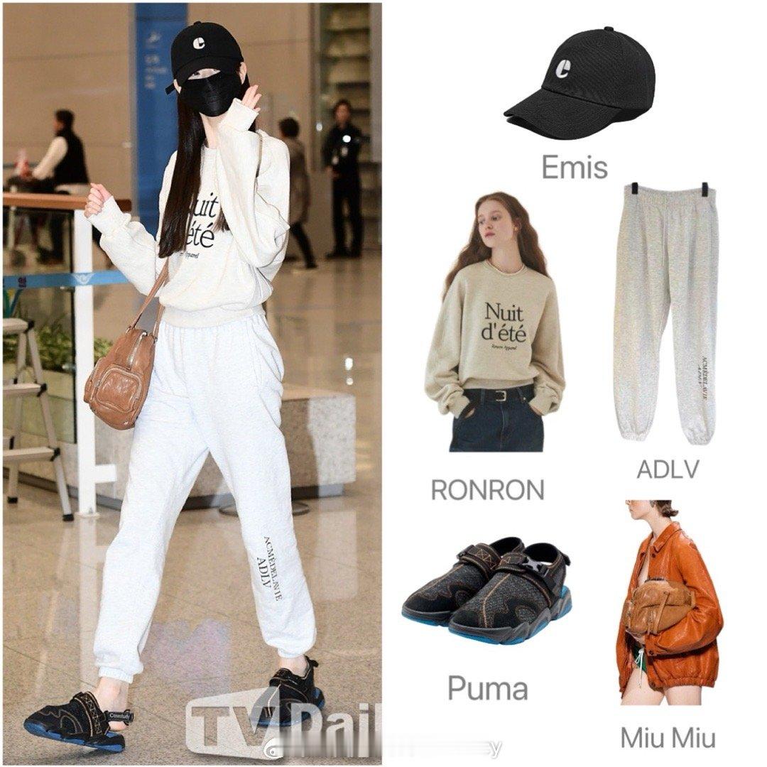 张元英最新机场私服解析，黑色棒球帽搭配白色运动套装，简约舒适且大方休闲～ ​​​