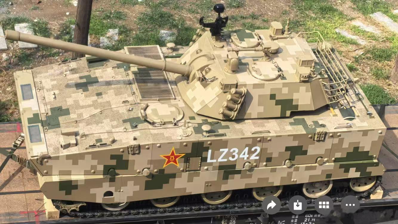空降兵2️⃣120迫榴炮新自行迫榴炮底盘与步战、装输做到了统一，与单飘的老底盘，