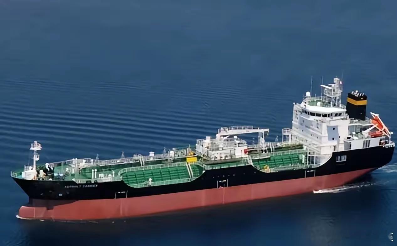 美军袭击中国驶往伊朗货船，并扣下人质，伊朗骑虎难下，中方发话。当地时间 2026