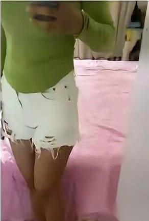 因为一条再普通不过的居家短裤，女人的脸被公公挠破了相。
热汤直接泼过来，9岁的儿