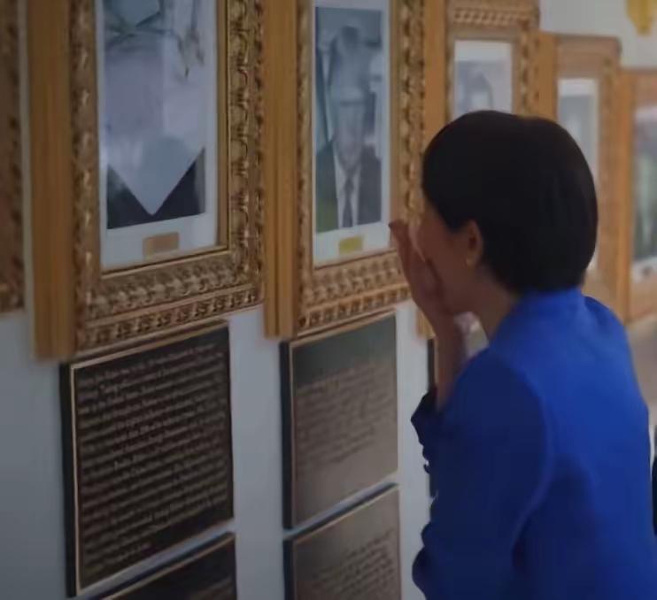 老特真是个人才，用签名代替了拜登