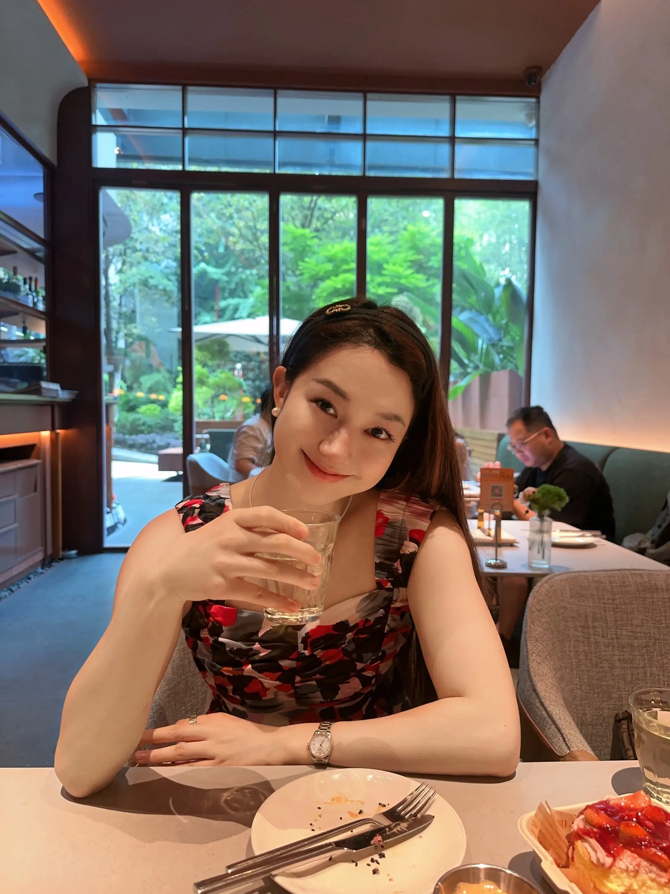 对自己幸福快乐的阀值不想设立太高，我想永远开开心心。