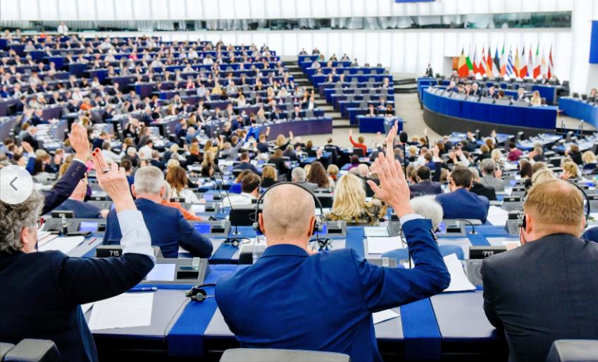 最近国际局势里有一个很明显的变化，西方援乌阵营正在悄悄“松动”，越来越多国家开始