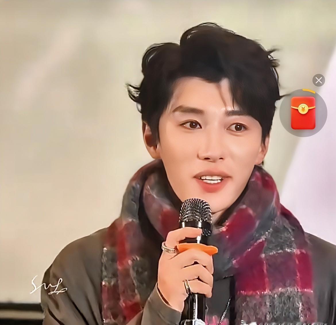 “反派也能让人心疼？
”《繁华似锦》里，代旭把周远演得一边推人下楼，一边扶眼镜掩