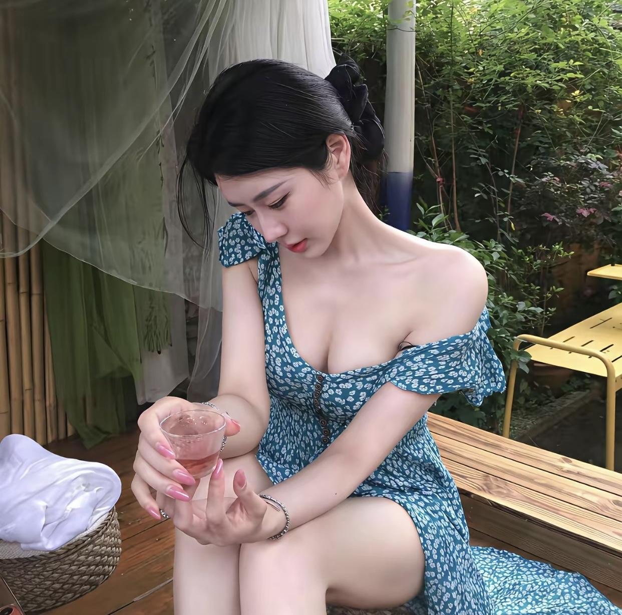 一不提离，
二不亲近，
三不交流。
没有原则性错误，
没有激烈争吵，
不是怨偶，