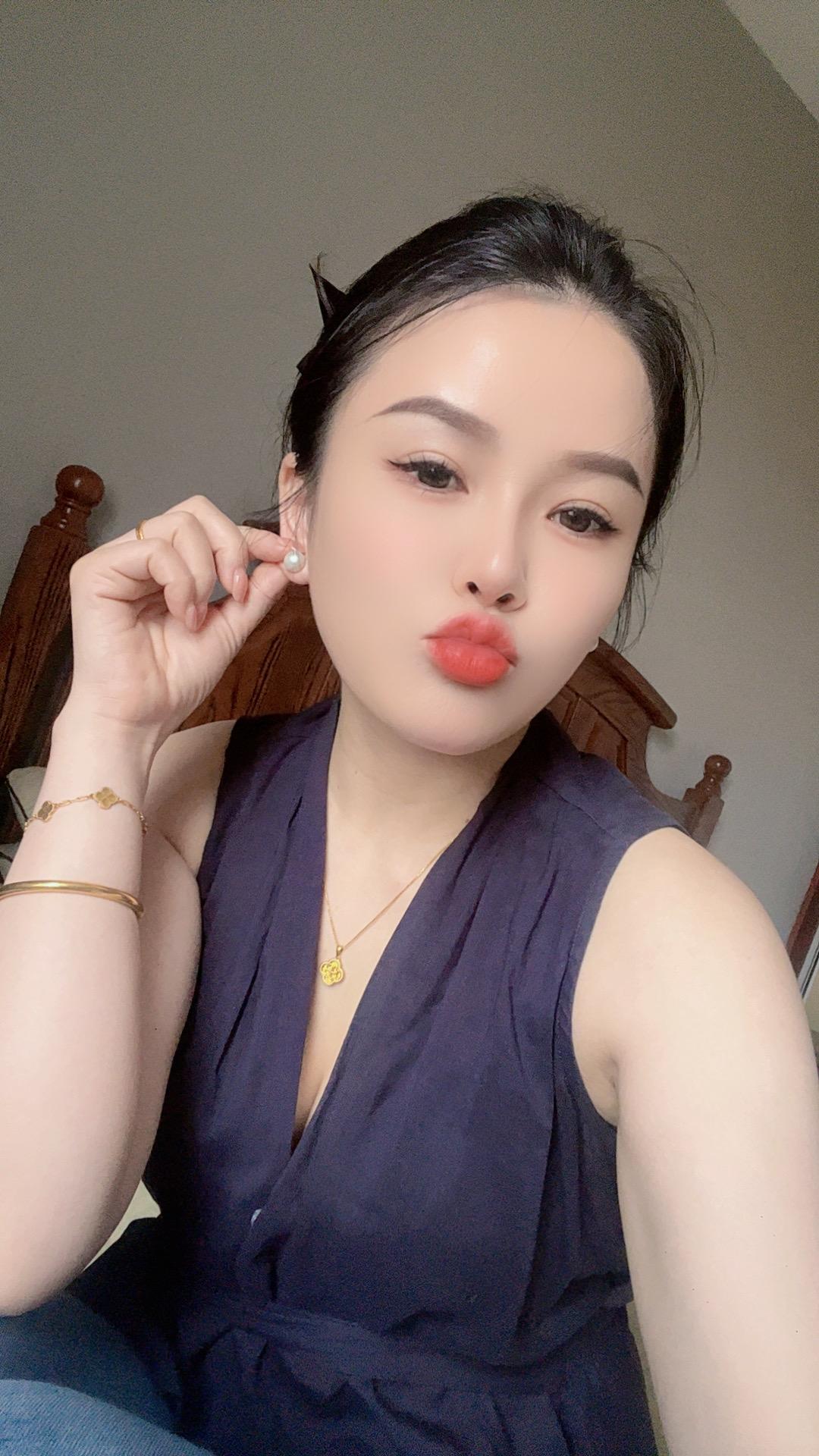 我很庆幸出现在我身边的人都很好,我一直觉得自己是一个很幸运的人,遇见的...