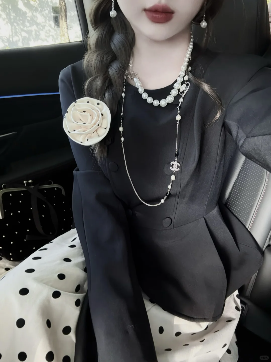 看起来贵贵的一套！！🖤