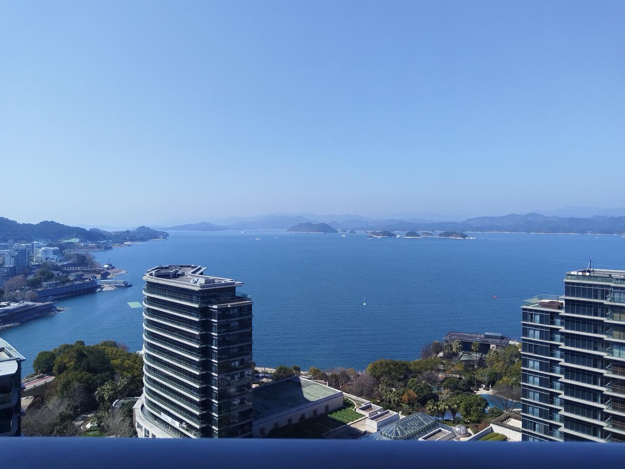 2026年大年初四，我们全家入住五星级酒店湖景房，观赏杭州千岛湖美丽的风景。
从