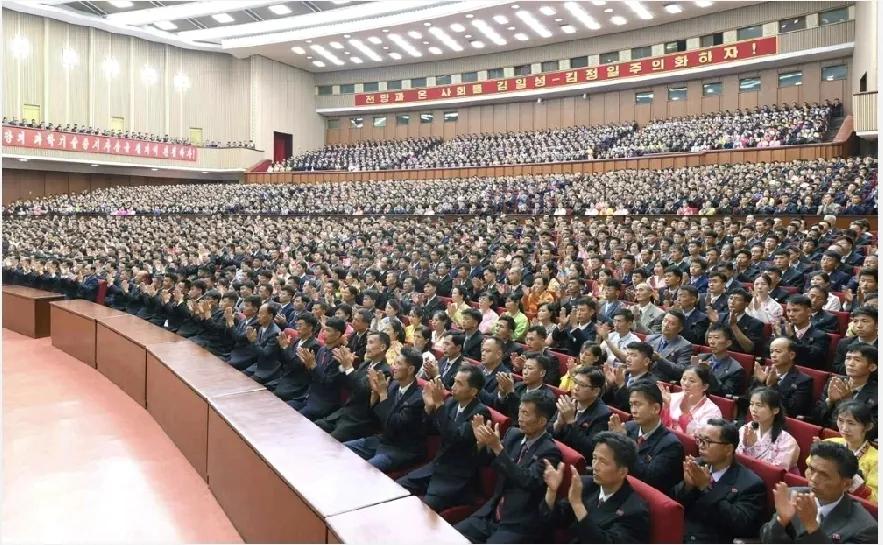 朝鲜：在创造和建设的天才金正恩元帅老练成熟的领导下，朝鲜科学家和技术工作突击队迎