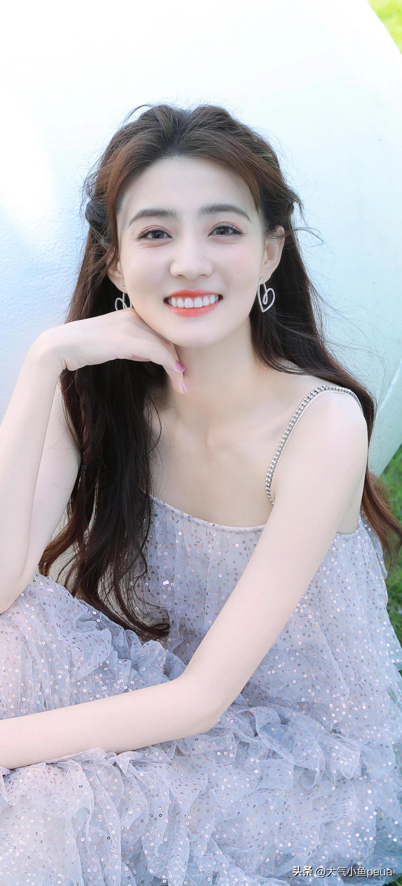 徐璐这姑娘妥妥的“人生赢家”配置啊！
家里有矿心里不慌——老爸是实力富商还化身“