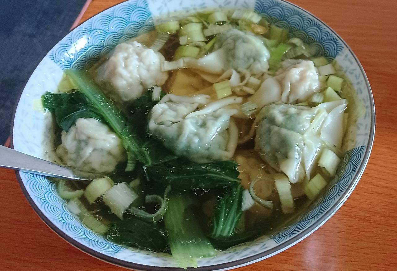 天气炎热爱出汗，喝点馄饨汤调理一下