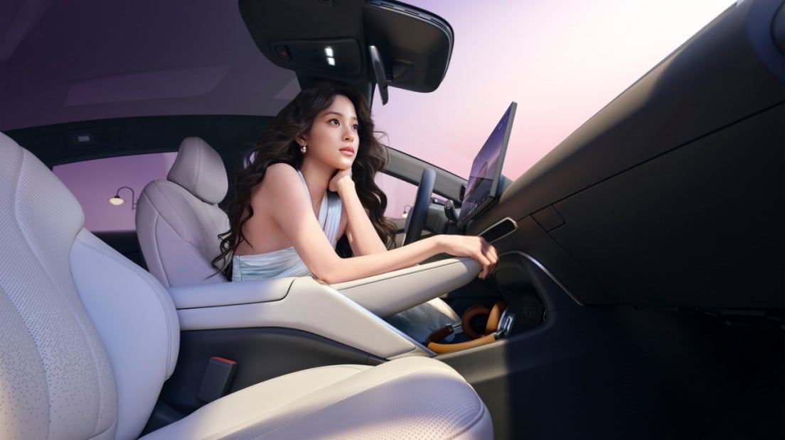 2026款小鹏MONA M03这就来了？上市派对很热闹，欧阳娜娜跟何小鹏现场互动