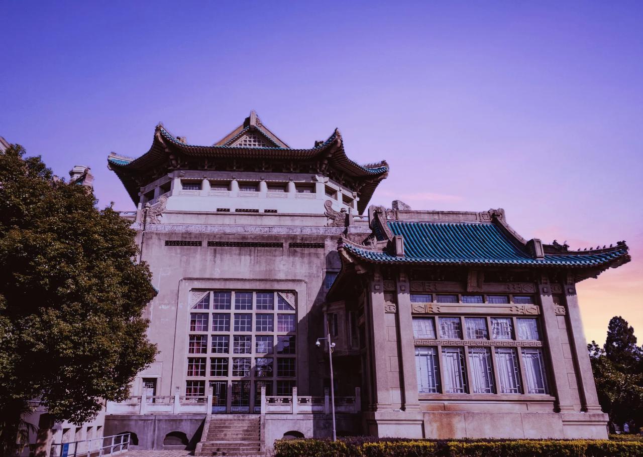 校长张平文"回应"，再次把武大推上风口浪尖 备受广泛关注的"武大图书馆男生涉嫌性