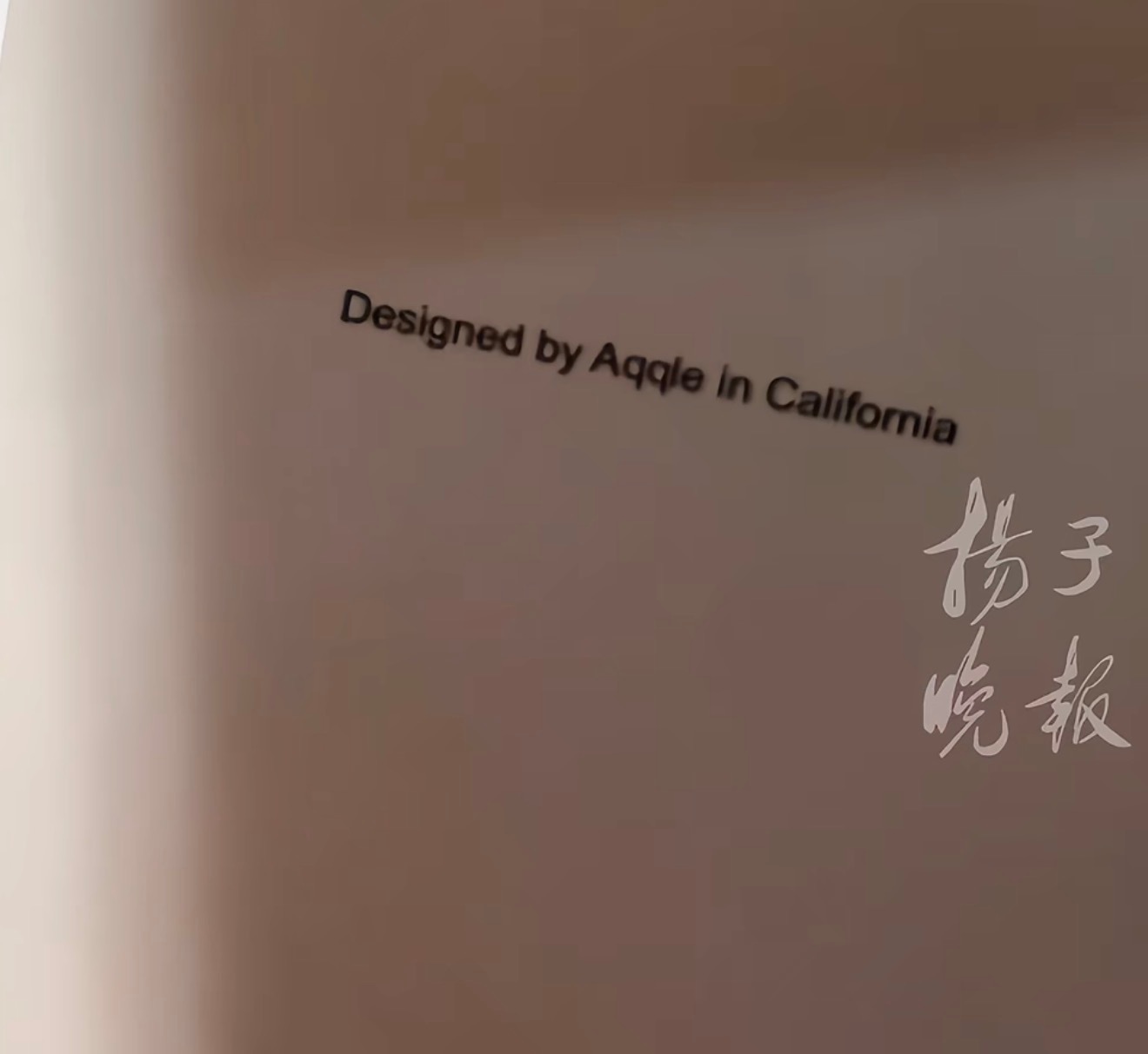 网购iPad开箱发现里面写着Aqqle，如果是我，我可能都发现不了！以后买产品一