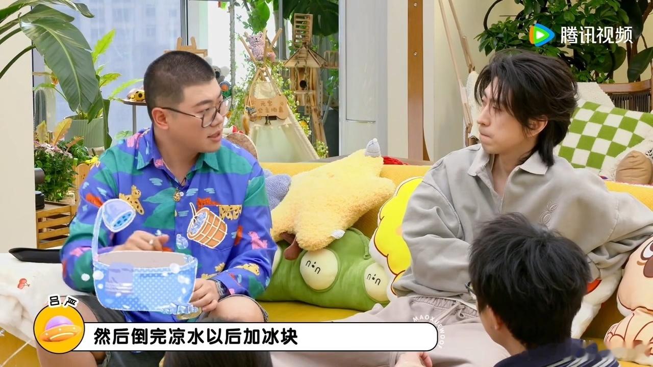 吕严好厨子懂得烹饪自己吕严为消肿先蒸桑拿再下冰池 太可乐了吕严，在自己租的房子里