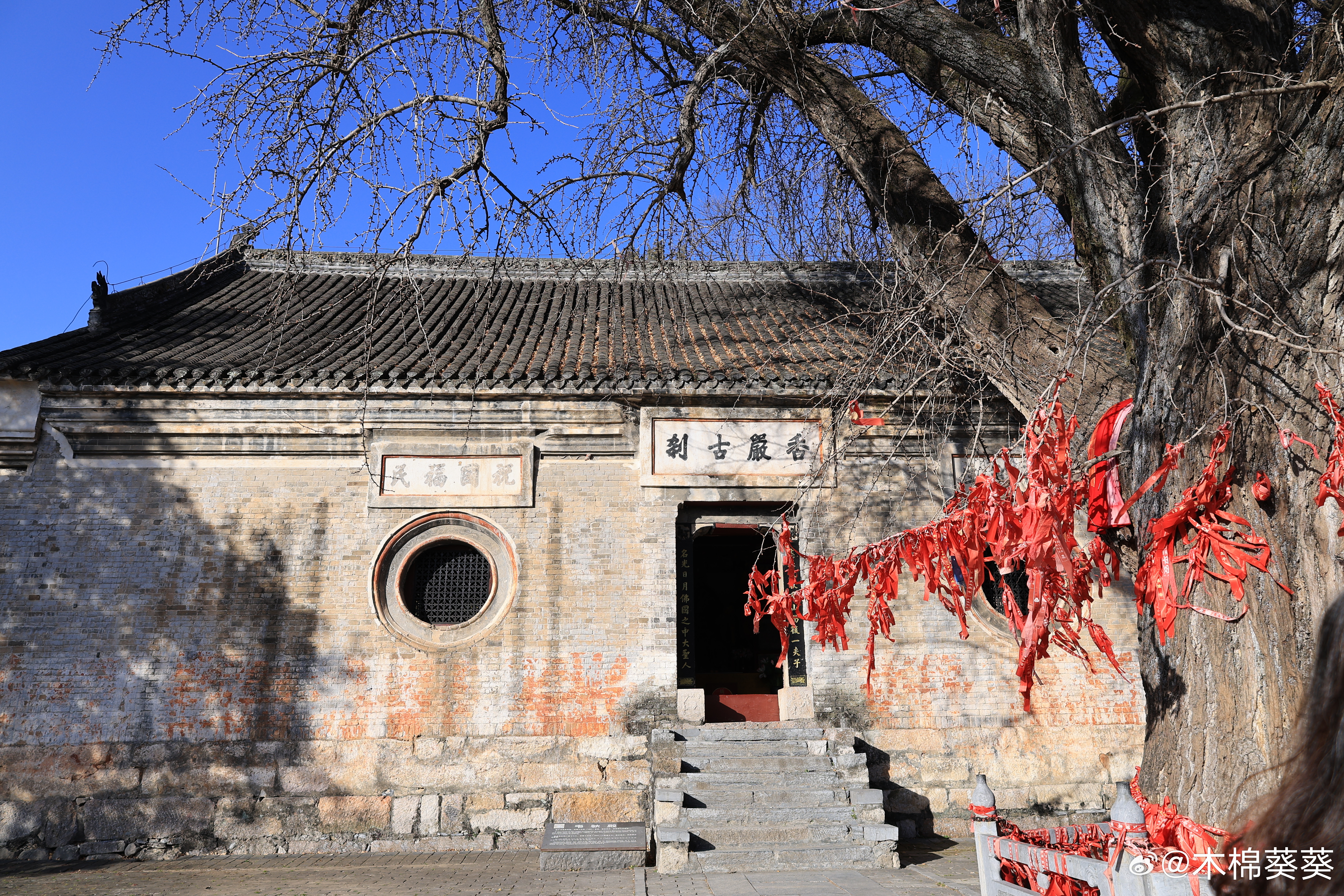 返程去了淅川香严寺，晚上在丹江吃全鱼宴。 