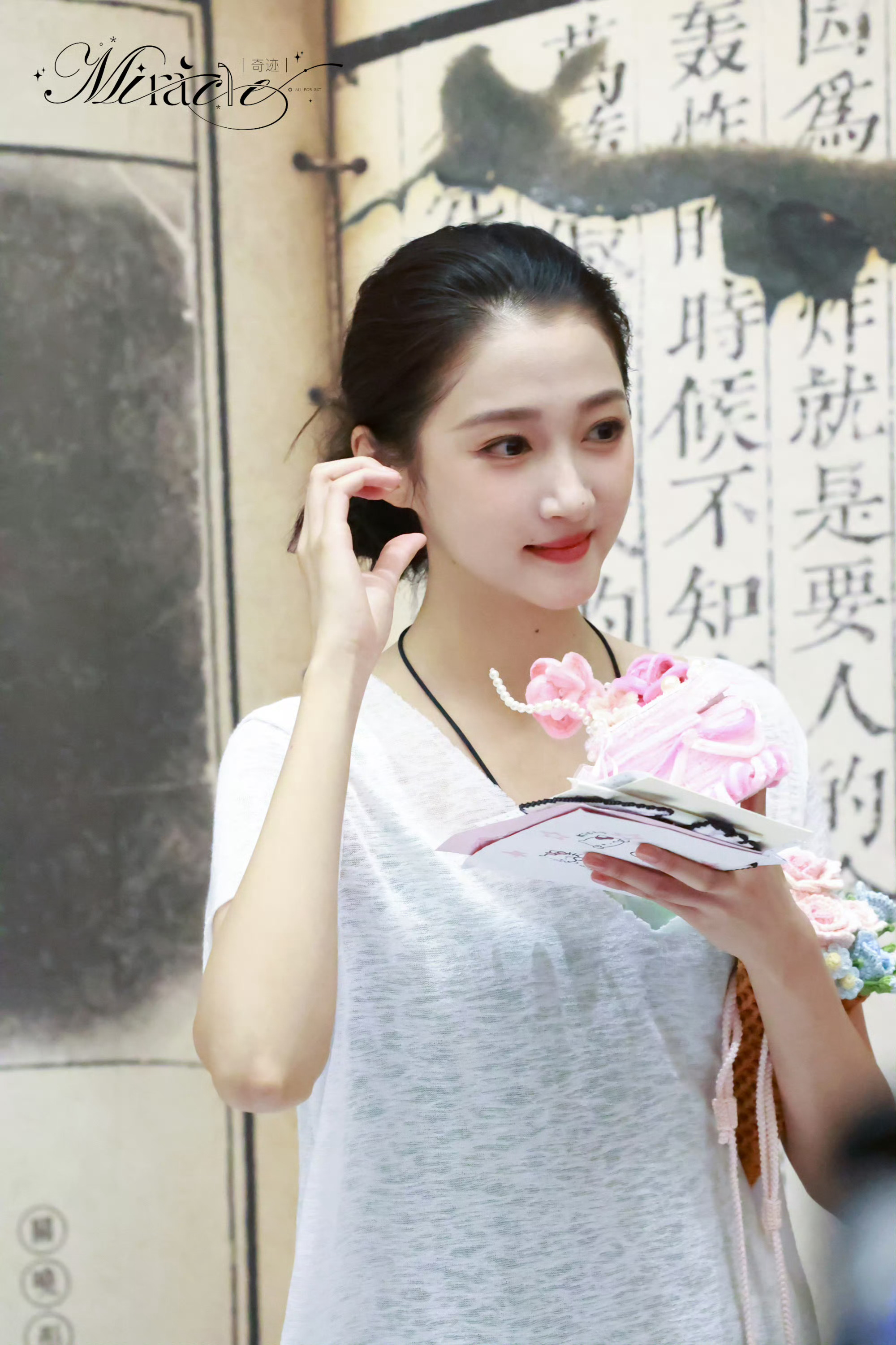 关晓彤[超话]关晓彤生逢其时关晓彤齐时 “当我抬头仰望原本漆黑的星空 是你的出现