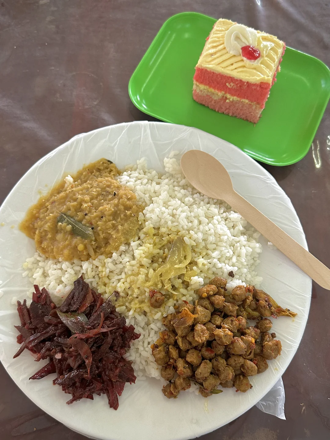 科伦坡4块钱咖喱饭🍛1块钱蛋糕🍰