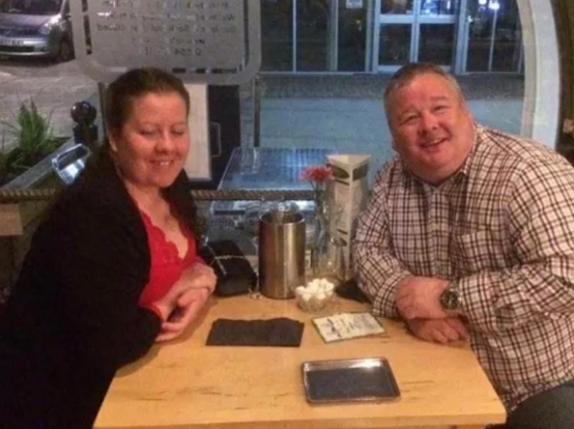 【谋财又害命，英出轨妻子合谋杀夫获刑 19 年】英国 46 岁女子米歇尔・米尔斯