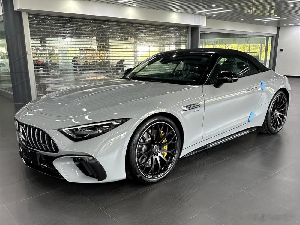 奔驰 AMG SL63 远峰灰/黑 现车车辆选配：油漆；AMG碳纤维外观组件；A