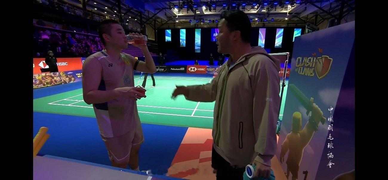 三局了你跟我说周天成35岁？[淡淡的]2025年北极羽毛球公开赛热点现场 ​​​