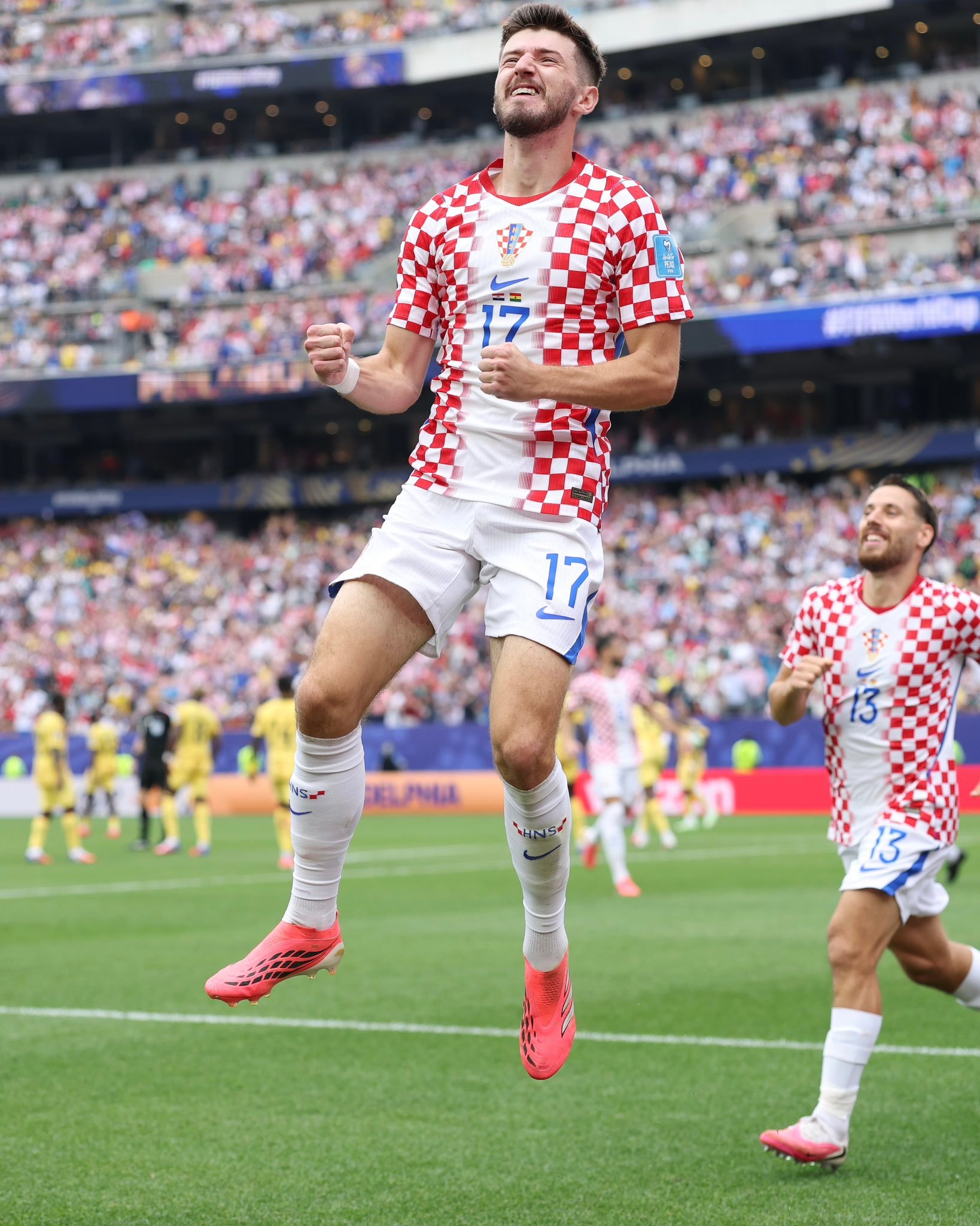 🌍🏆 今日上午结束的美加墨世界杯L组第三轮比赛中，克罗地亚队以2-1击败加纳