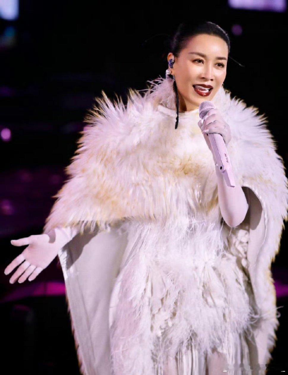 #那英 你怎么不张嘴呢##那英[超话]#哈哈哈哈好好好，我下次也这么试试吸引一下