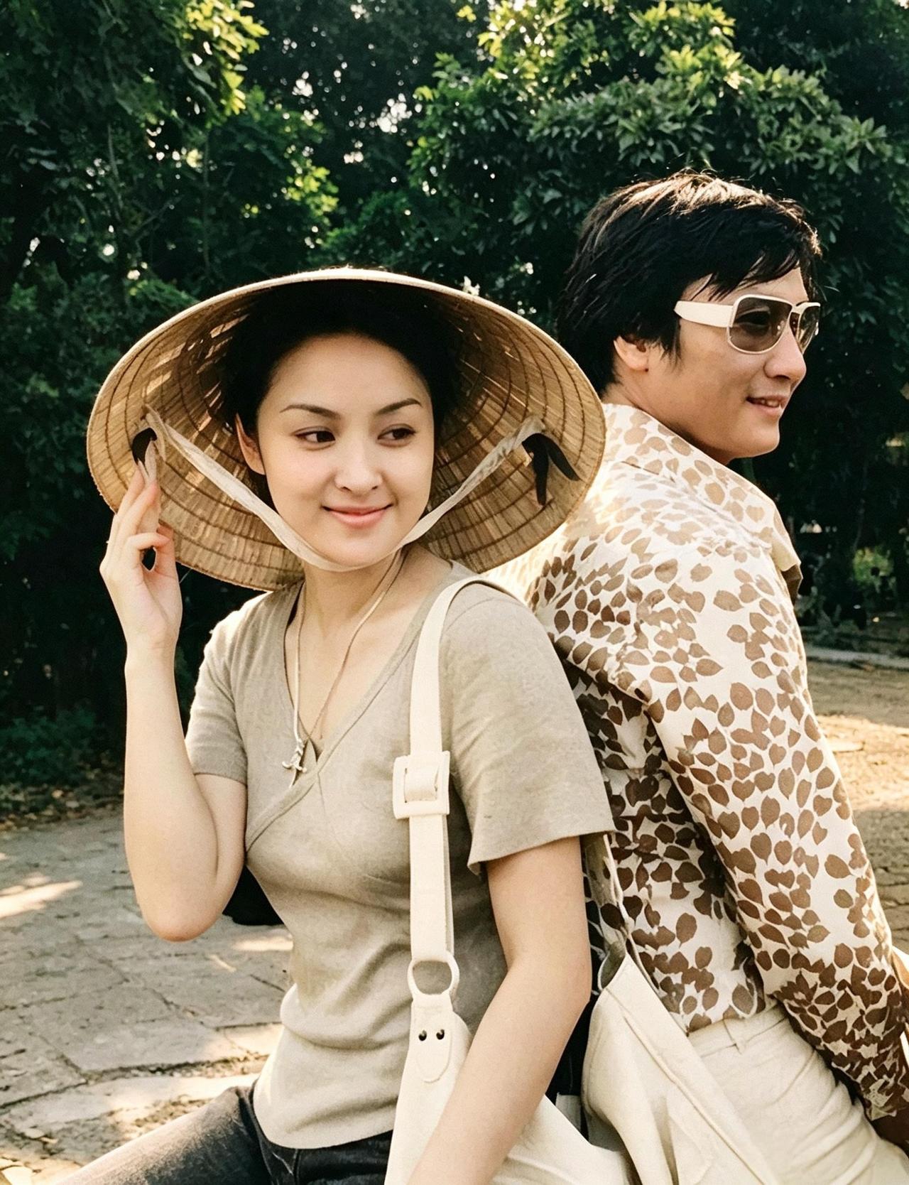 这是年轻时的甄珍与谢贤的甜美时光。谢贤最为欣赏甄珍不染世俗的清纯灵气，本性温柔善